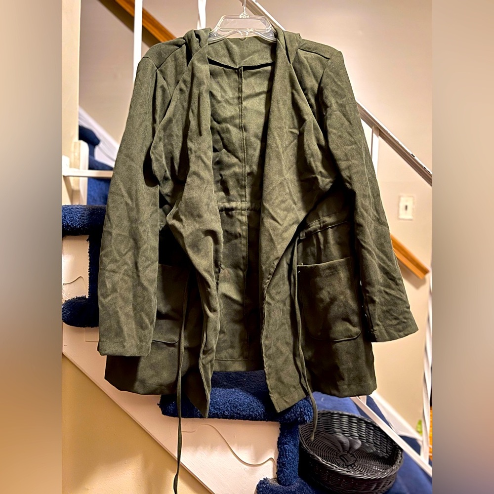 1X SHEIN Curve Olive Green Jack With Waist Tie